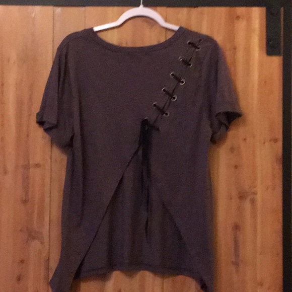 jella c. Tops - 💜 NWOT Cute open back tee💜